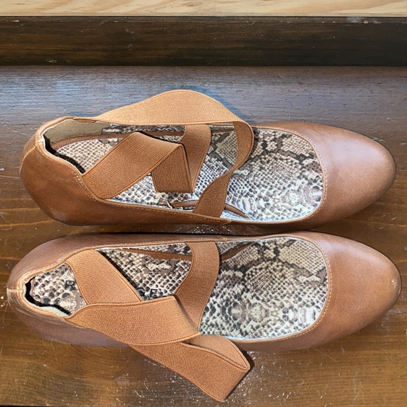 Rampage Wedges with Straps - Picture 7 of 11